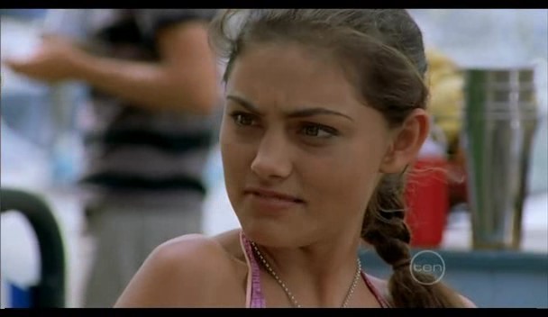 Phoebe-Tonkin-Cleo-phoebe-tonkin-2268441-608-352 - Phoebe Tonkin-Cleo