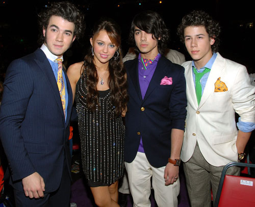 7570_miley%20and%20jonas%20brothers[1] - poze rare miley cyrus