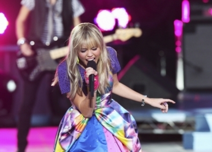 hannah montana concert (9) - poze din concertele hannei montana