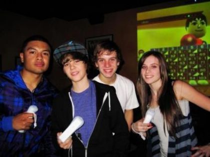 =^.^= Justin & Caitlin =^.^= - 0_0 Justin si fratii Beadles 0_0