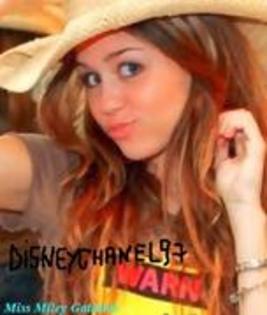 SUXTIMJJEZDMIIKCJYJ - poze Miley Cyrus printre care unele chiar sunt rare