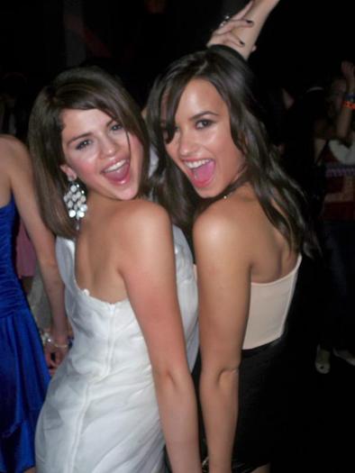 Selena-Gomez-And-Demi-Lovato-Prom-Selena-Myspace - poze cu demi si sely