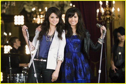 selena-gomez-demi-lovato-one-same-03 - poze cu demi si sely