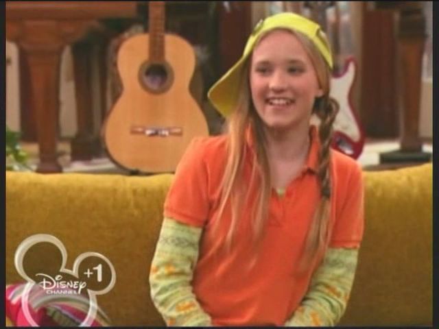 1-12-On-the-Road-Again-hannah-montana-3167662-640-480 - Poze Hannah Montana