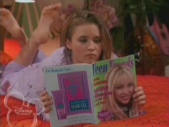 2-06-You-ve-Gotta-Not-Fight-For-Your-Right-To-Party-hannah-montana-3168120-576-432 - Poze Hannah Montana