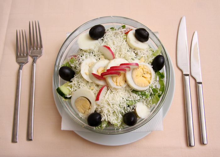 Salata dobrogeana-2 poze cu orice vedeta disney - restaurant