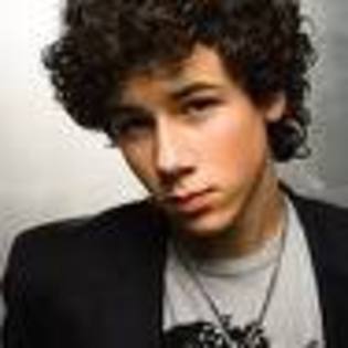 nick jonas - cine se potriveste cu miley cyrus