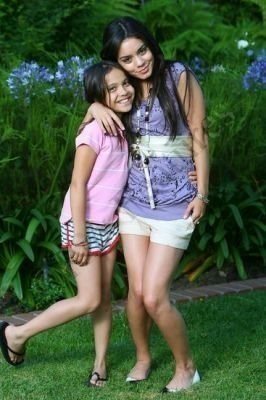 vanessa hudgens ans sister stella