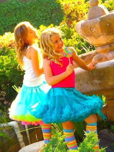 Noah-Lindsey-Cyrus-720699,597786