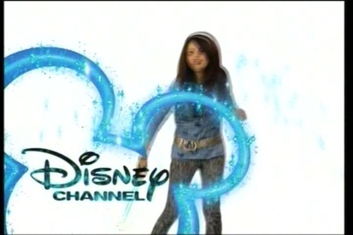 14 - Selena Gomez intro DisneyChanel