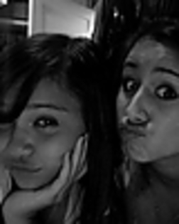 thumb_l_dcc7ac16700546a3a2d86d6c4b079a7b - Stella Hudgens