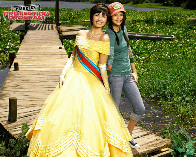 princess_protection_program03 - Selena Gomez Si Demi Lovato