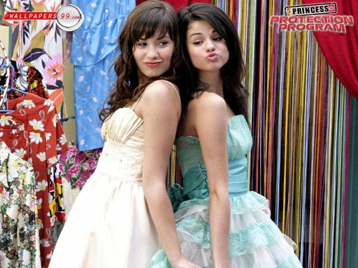 Princess_Protection_Program_11962 - Selena Gomez Si Demi Lovato