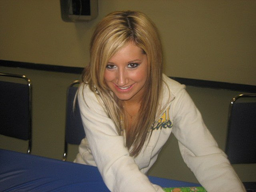 HUGIOSQZRPIEOBEJSDK - Ashley Tisdale personal photo