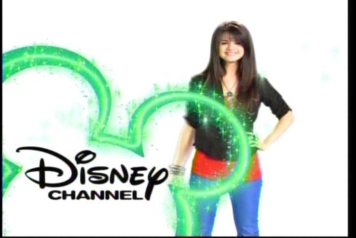 12 - Selena Gomez intro DisneyChannel2