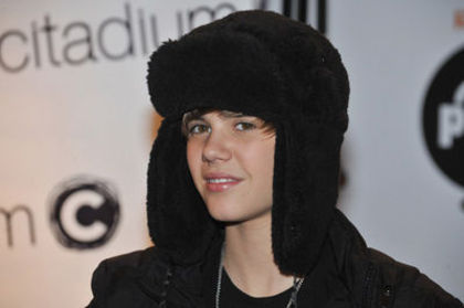  - 0_0 Justin meets fans at Citadium in Paris 0_0