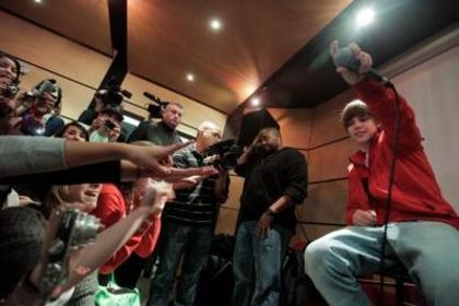  - 0_0 Universale Headquarters im Paris 0_0