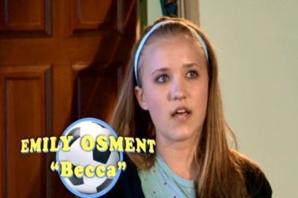 normal_soccermomfeatures000_BMP - Emily Osment Soccer mom interviu