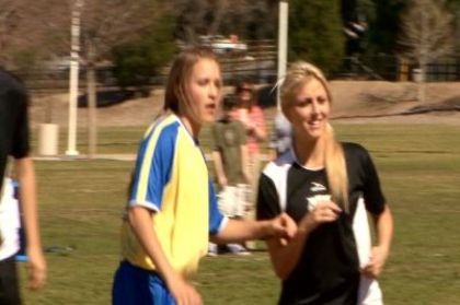 normal_soccermomfeatures0zz28_BMP - Emily Osment Soccer mom interviu