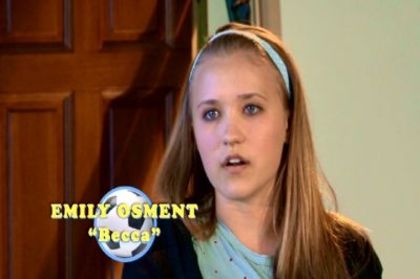 normal_soccermomfeatures001_BMP - Emily Osment Soccer mom interviu