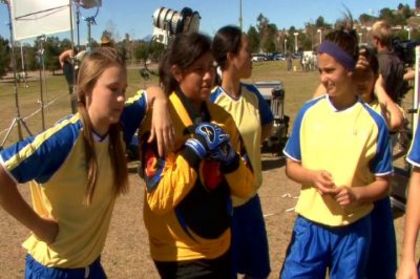 normal_soccermomfeatures04x0_BMP - Emily Osment Soccer mom interviu