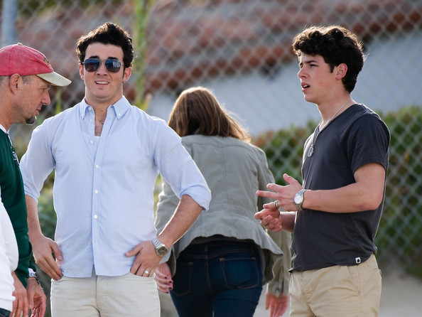 Kevin+and+Nick+are+funny+LPJx3elp6ool - Kevin and Nick Jonas on Set