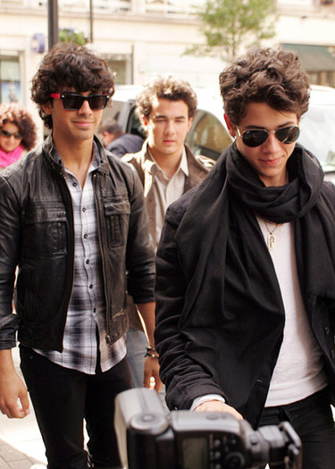 Jonas+Brothers+Arriving+Radio+1+Studios+SEpQKol30o5l - Jonas Brothers Arriving At Radio 1 Studios