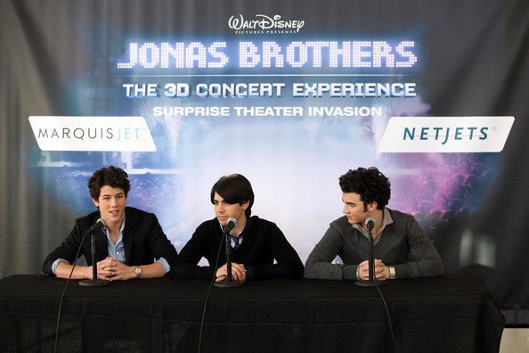 Jonas+Brothers+Announce+Surprise+Theater+Invasions+jgMfWAjih5Hl - Jonas Brothers Announce Surprise Theater Invasions