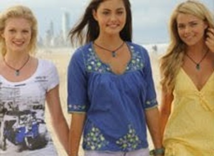 rikki-cleo-bella-on-the-beach-h2o-just-add-water-8577051-229-167 - Indiana Evans