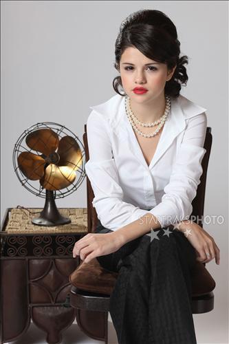 Selena-photoshoot-selena-gomez-6009144-333-500