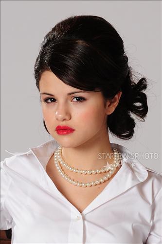 Selena-photoshoot-selena-gomez-6009186-333-500