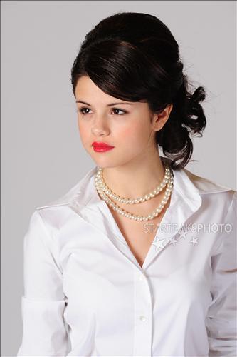 Selena-photoshoot-selena-gomez-6009347-333-500