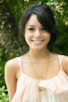 OIQPFBSHKYMZPYSDTBI - Vanessa