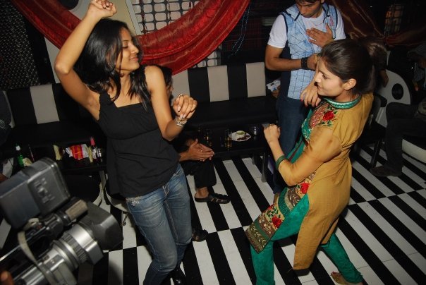 8423_164392976702_644821702_3580227_1637079_n - 0-Triunghiul Iubirii-Choti Bahu Sindoor Bin Suhaag