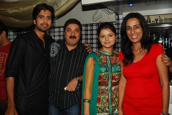8423_164460751702_644821702_3580652_2949066_n - 0-Triunghiul Iubirii-Choti Bahu Sindoor Bin Suhaag