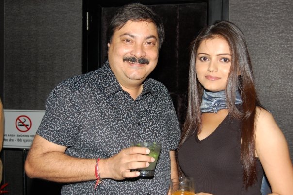 8423_164519441702_644821702_3581018_145035_n - 0-Triunghiul Iubirii-Choti Bahu Sindoor Bin Suhaag