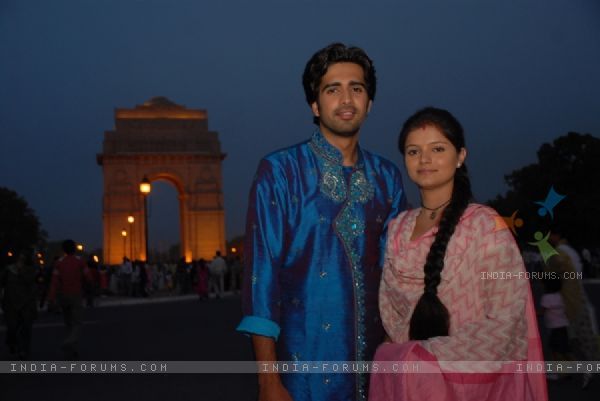 32183-dev-and-radhika-in-chhoti-bahu-sindoor-bin-suhaagan - 0-Triunghiul Iubirii-Choti Bahu Sindoor Bin Suhaag