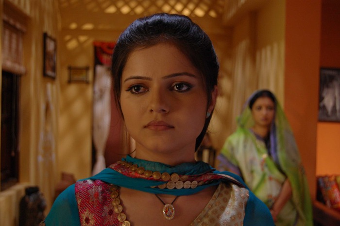 3949454681 - 0-Triunghiul Iubirii-Choti Bahu Sindoor Bin Suhaag