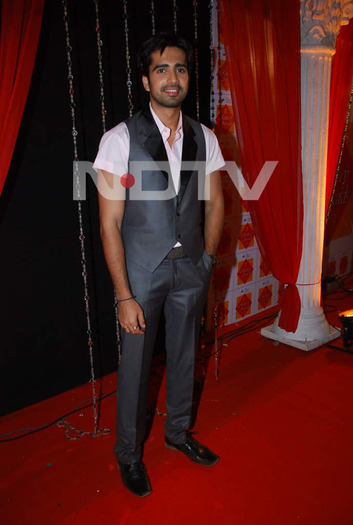 avinash-sachdev - 0-Triunghiul Iubirii-Choti Bahu Sindoor Bin Suhaag