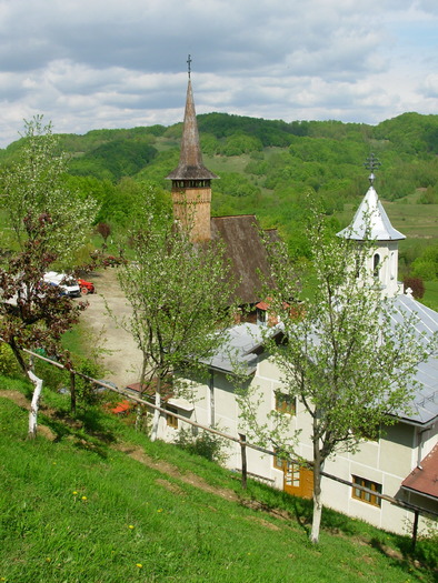 biserica si casa cu paraclisul - Manastirea Rohita - Maramures