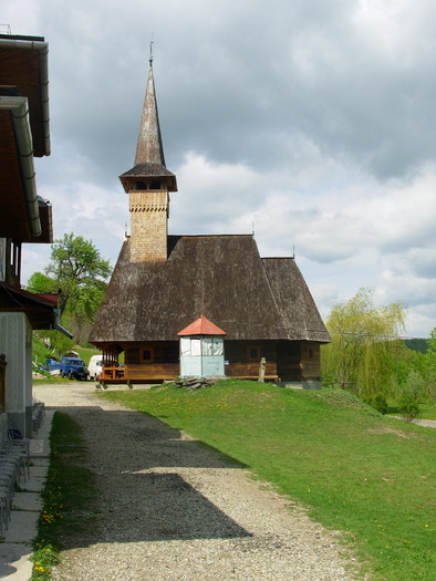 biserica din dreapta - Manastirea Rohita - Maramures