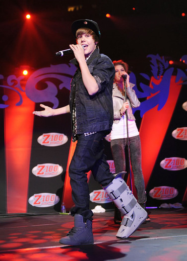 Z100+s+Jingle+Ball+ - Justin-Jingle Ball 2009-Show