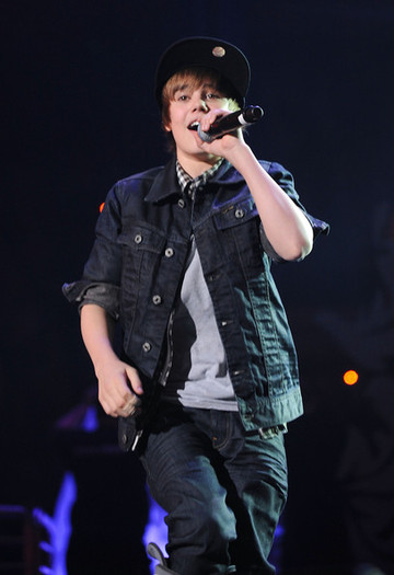 Z100+s+Jingle+Ball+2009+Show+idzb7zp66G_l - Justin-Jingle Ball 2009-Show