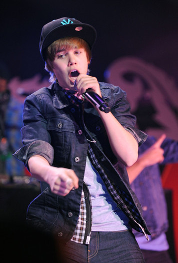 Z100+s+Jingle+Ball+2009+Show+lHU4U2xY8ISl - Justin-Jingle Ball 2009-Show