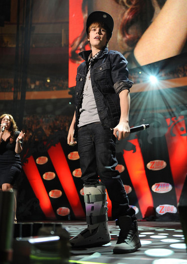 Z100+s+Jingle+Ball+2009+Show+mYZ83Aw_MOCl - Justin-Jingle Ball 2009-Show