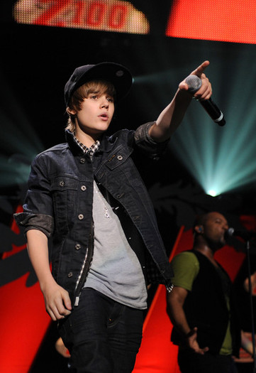 Z100+s+Jingle+Ball+ - Justin-Jingle Ball 2009-Show