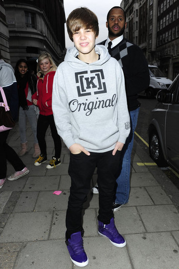 Justin+Bieber+up - Justin Bieber Goes to GMTV Studios