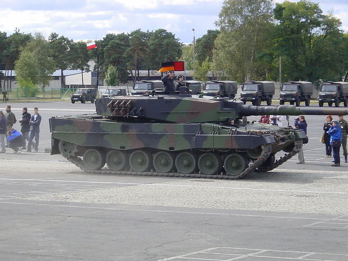 800px-Polish_Leopard2A4[1]