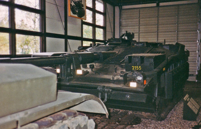 800px-Stridsvagn_103_c[1] - tancuri