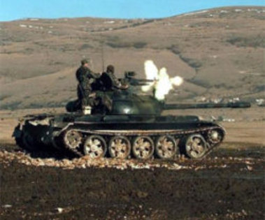 Vechile-tancuri-sovietice-mandria-noii-armate-irakiene-2[1] - tancuri